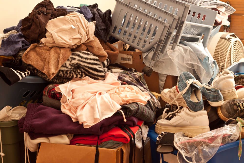 avoid clutter decluttering minimalist living psychology of minimalism